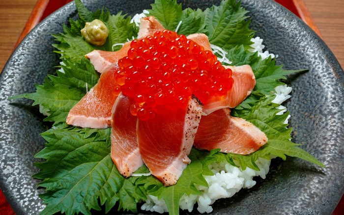 Salmon Sashimi with Ikura on Rice and Shiso Leaves