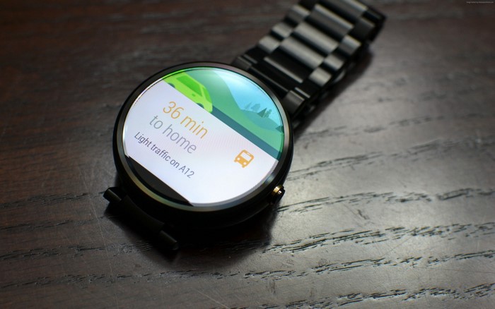 Moto 360 smartwatch with navigation information