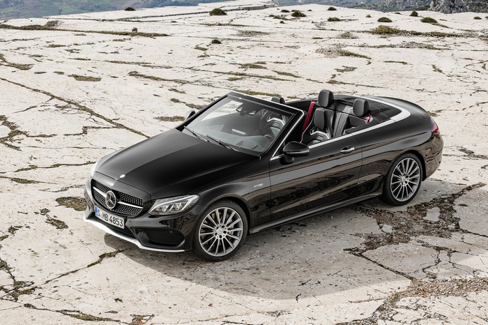 Mercedes-AMG C 43 4MATIC Cabriolet on rocky terrain