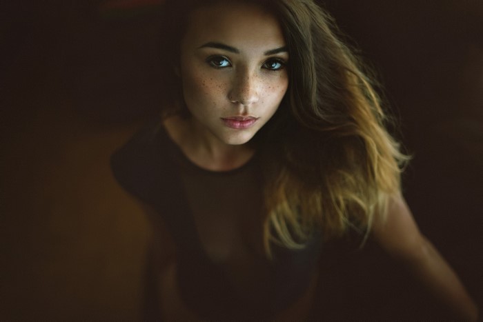 Woman with freckles and brown hair