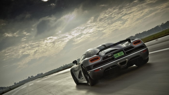 Koenigsegg CCX driving on a wet road