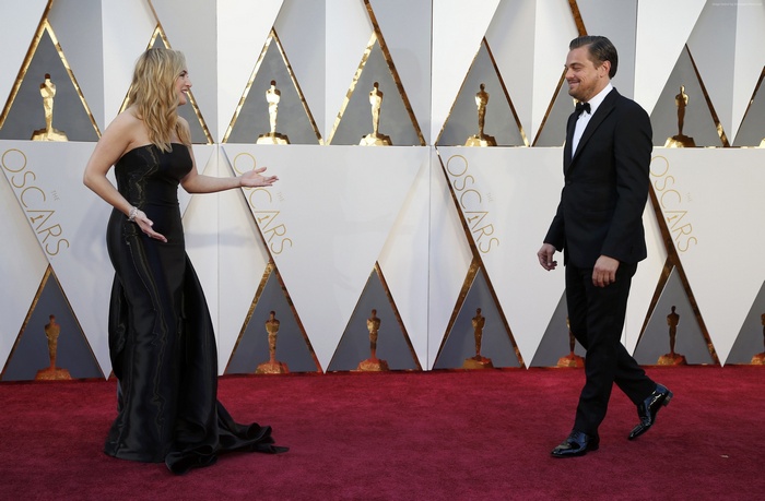 Kate Winslet and Leonardo DiCaprio at the Oscars 2016