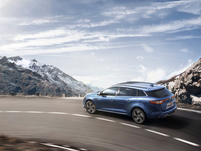 Blue Renault Mégane Estate GT on mountain road