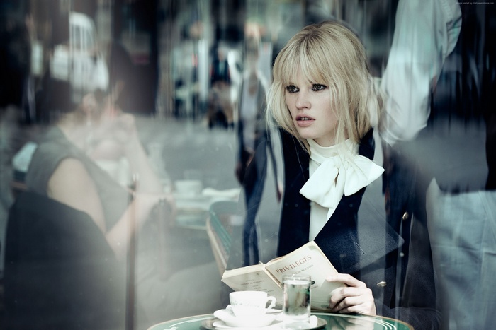 Lara Stone reading a book at a cafe