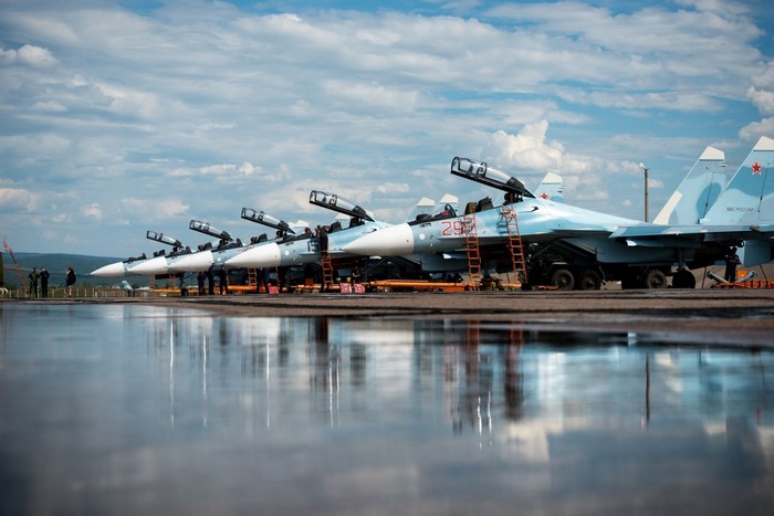 Russian fighter jets lined up on tarmac