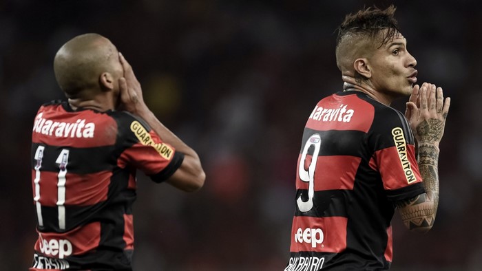 Paolo Guerrero and Emerson Sheik of Flamengo
