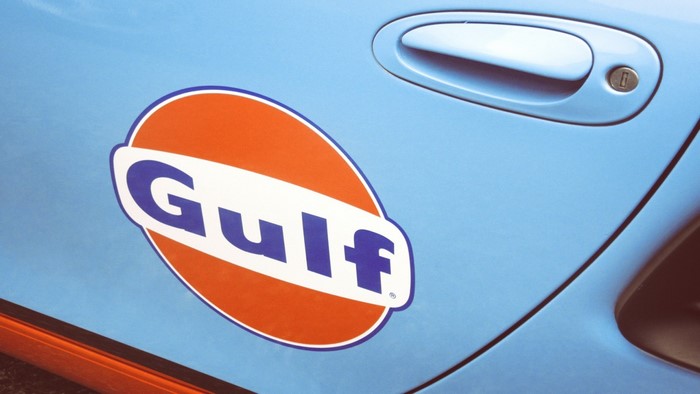 Gulf logo on a blue car door