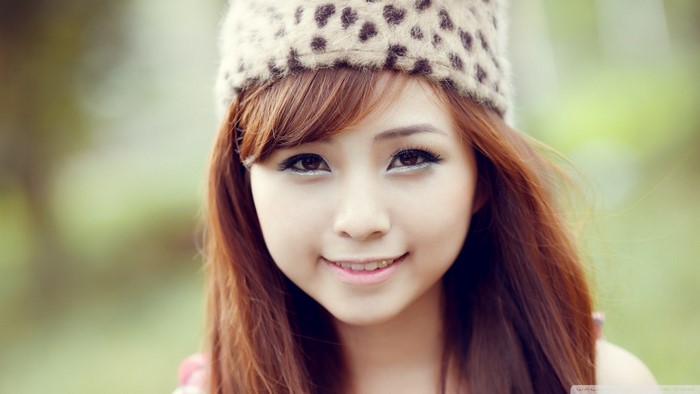 Young Asian woman wearing a leopard print beanie