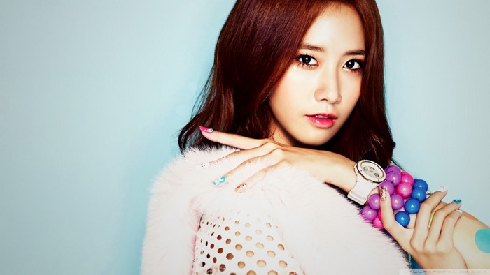Woman with brown hair and colorful accessories
