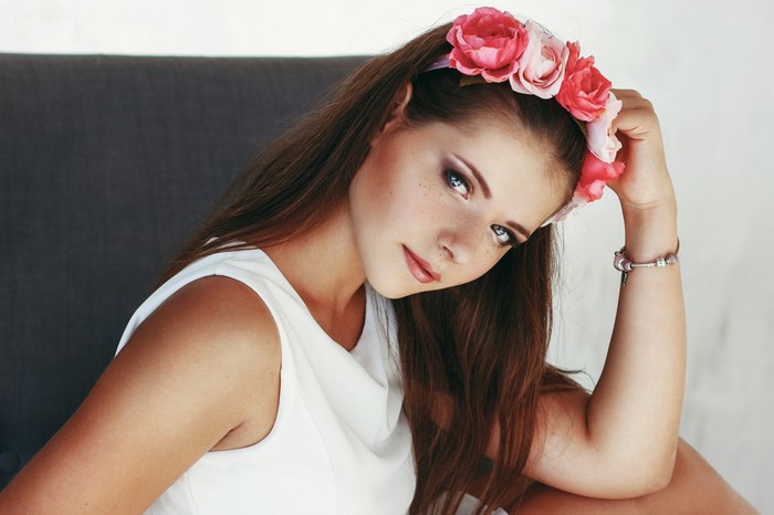 Woman with flower crown and freckles