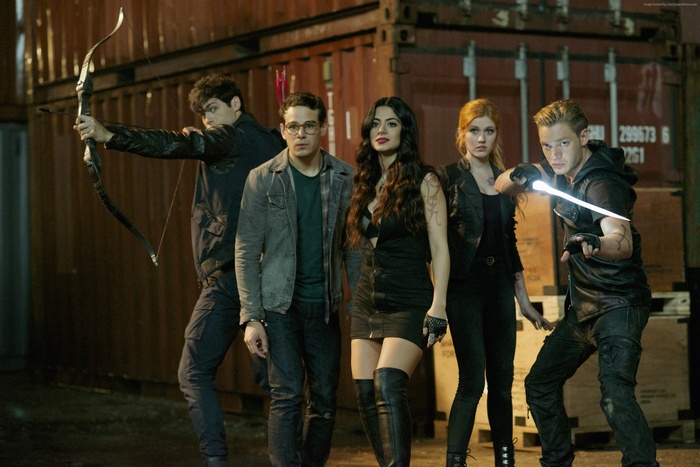 Shadowhunters characters with weapons