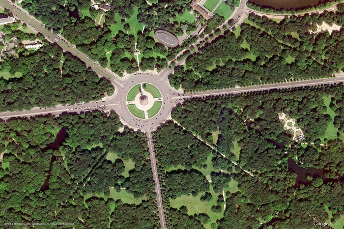 Aerial view of a roundabout and park in Berlin