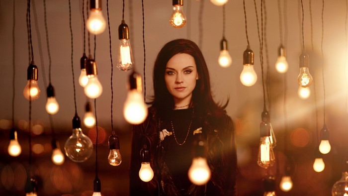 Amy Macdonald surrounded by light bulbs