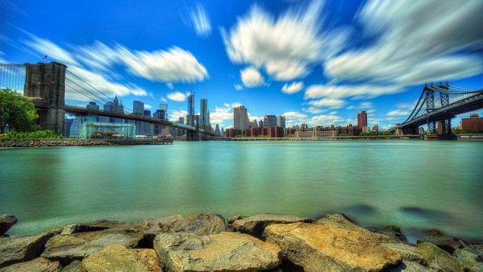 Brooklyn Bridge and Manhattan skyline over water