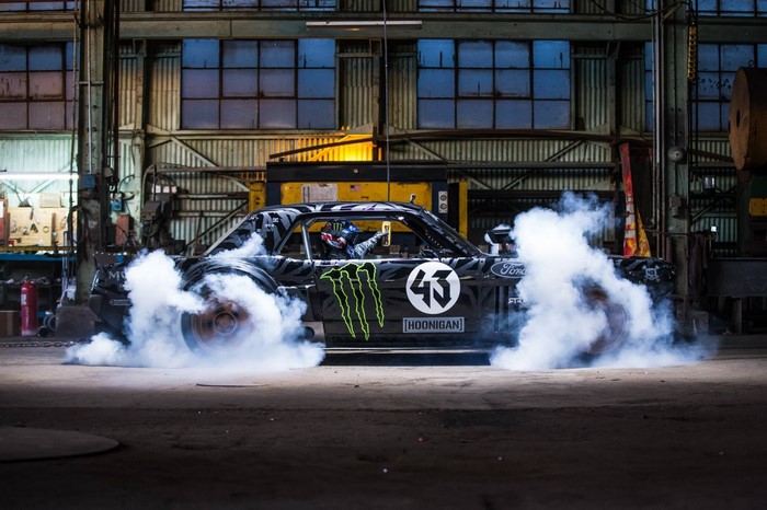 Ken Block's Ford Mustang Hoonigan drifting in a warehouse
