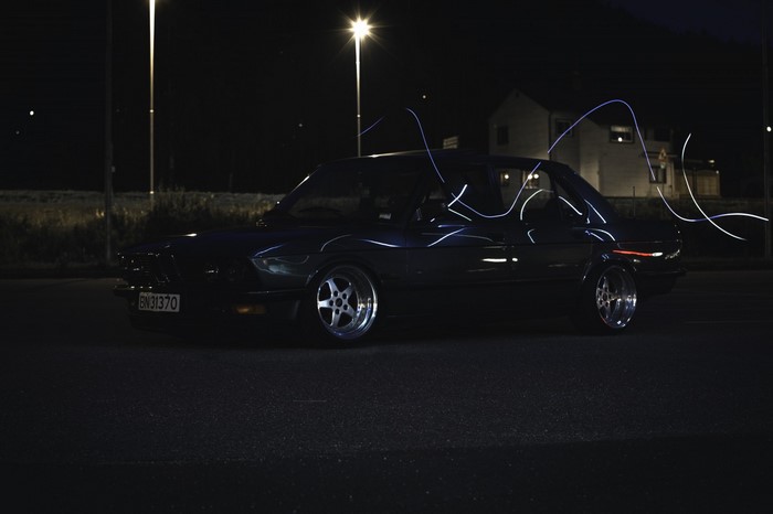 BMW E28 with light painting at night