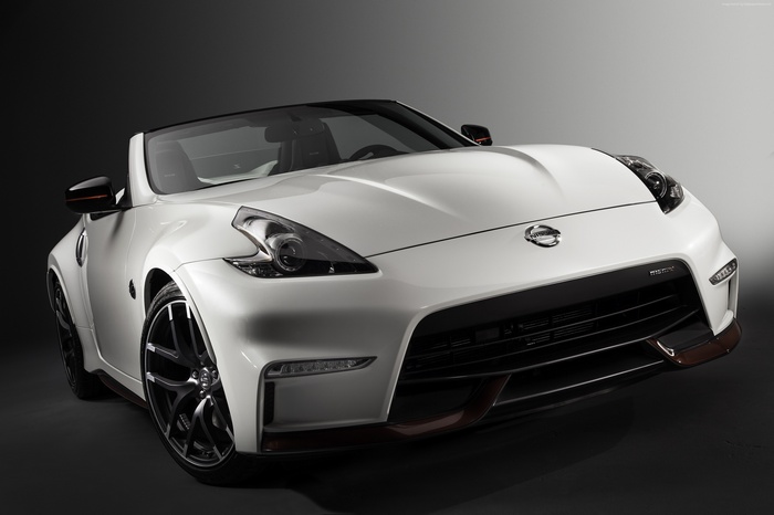 White Nissan 370Z Nismo Roadster at Chicago Auto Show 2016