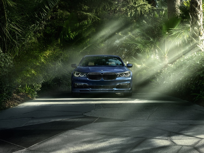 Alpina B7 xDrive sedan in a tropical setting