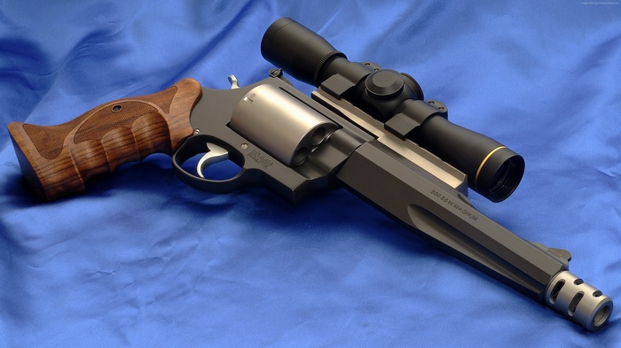 Smith & Wesson Model 500 Magnum Revolver with Scope