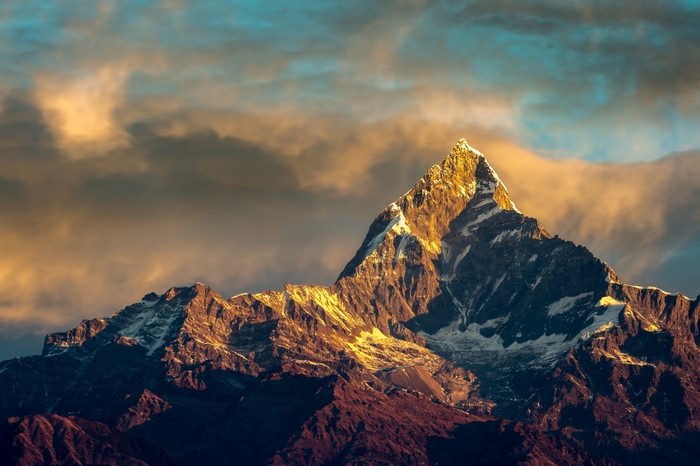 Machhapuchhre mountain peak at sunrise
