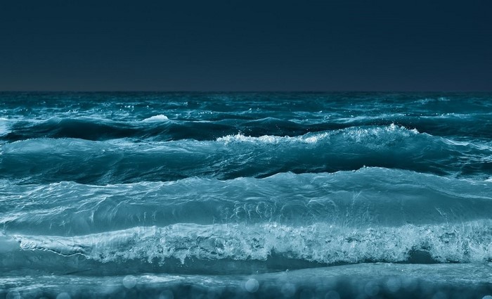 Ocean waves crashing on the shore