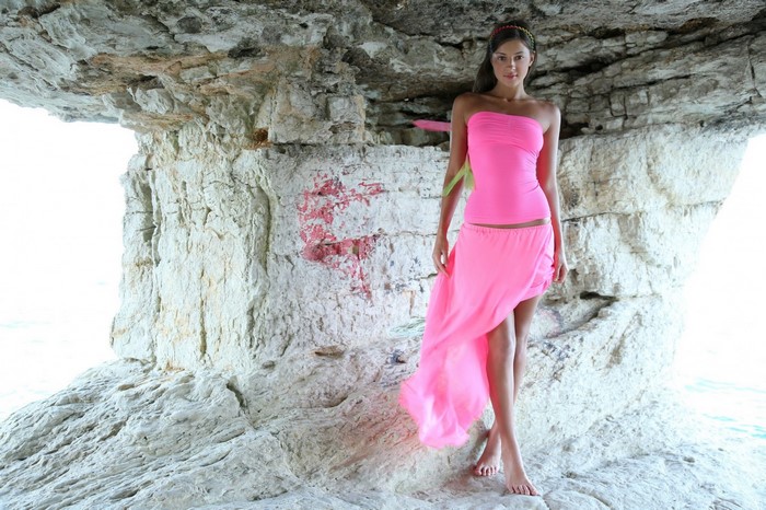 Model Maria Ryabushkina in a pink dress