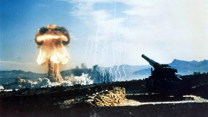 Nuclear explosion with artillery gun