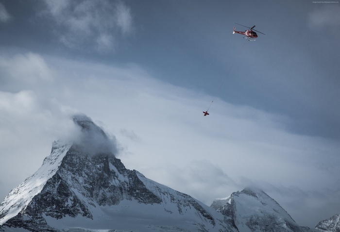 Helicopter rescue in the Swiss Alps