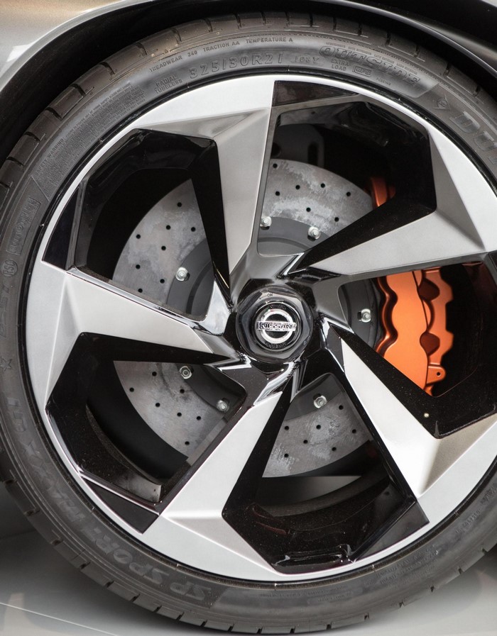 Nissan 325/50R21 SP Sport MA Tire and Wheel