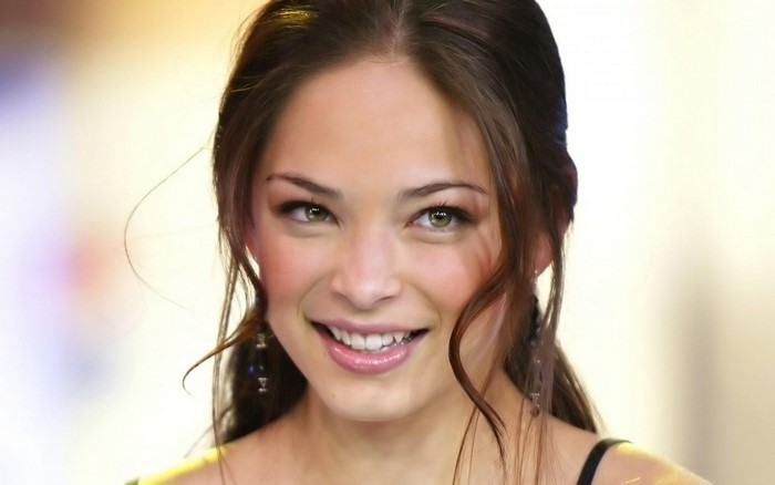 Kristin Kreuk smiling
