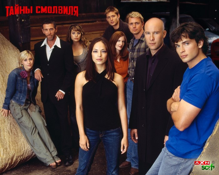 Smallville Cast Group Photo Featuring Main Characters