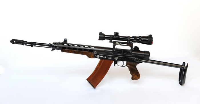 Vahan assault rifle with scope