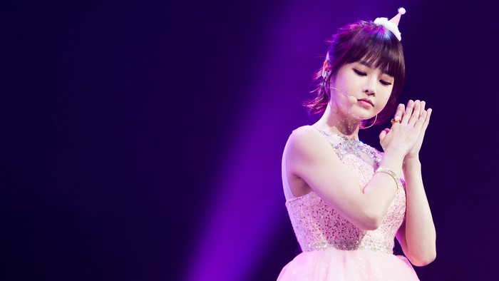 Jeon Bo-ram from T-ara performing on stage
