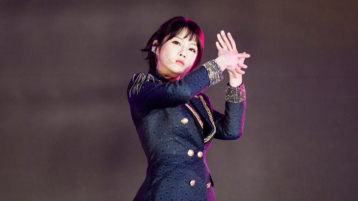 Jeon Bo-ram performing on stage