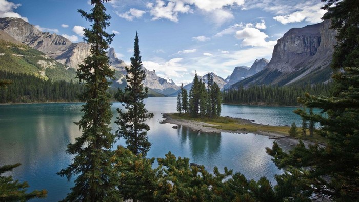 Serene Lake and Mountain Landscape in Canada