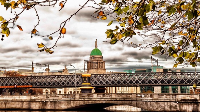 Bridge and dome building in Dublin, Ireland