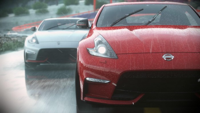 Nissan 370Z Nismo cars driving in the rain
