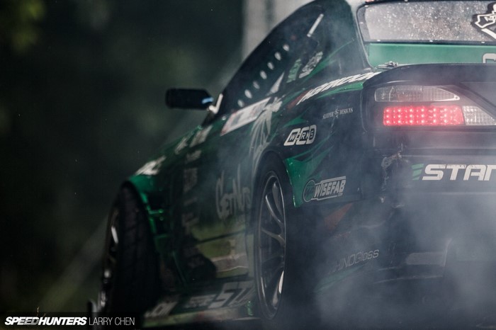 Nissan Silvia S14 drifting with smoke