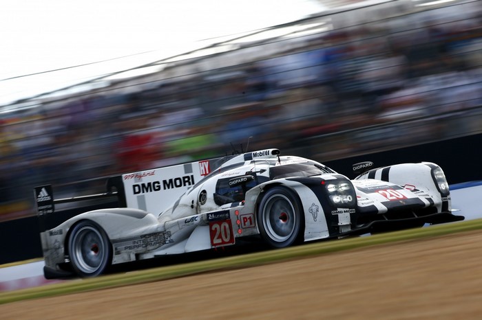 Porsche 919 Hybrid race car with number 20