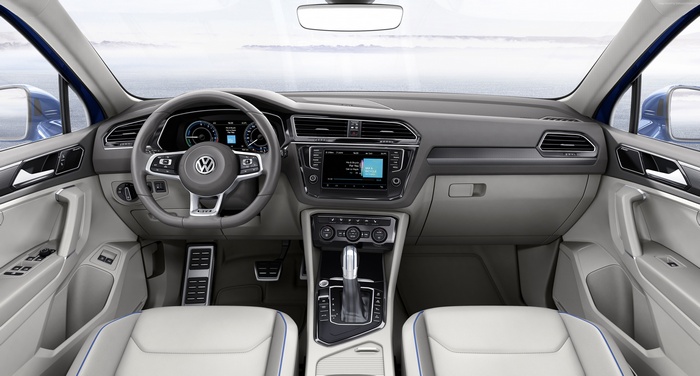 Volkswagen Tiguan GTE concept car interior