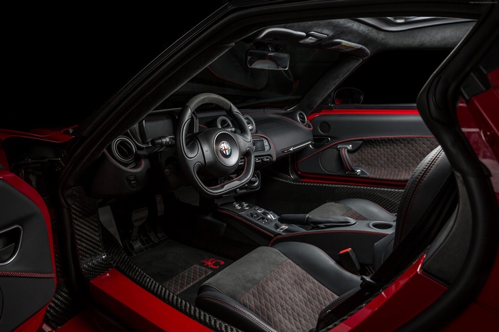 Alfa Romeo Zender 4c interior