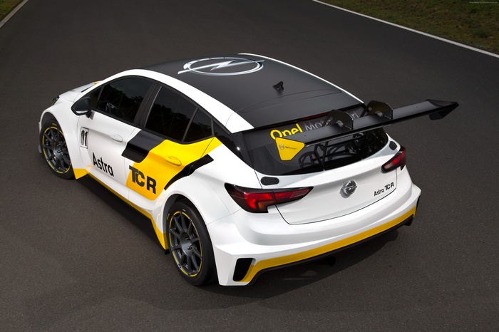 Opel Astra TCR race car with yellow and black livery