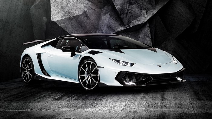 White Lamborghini Huracan LP610-4 with a spoiler