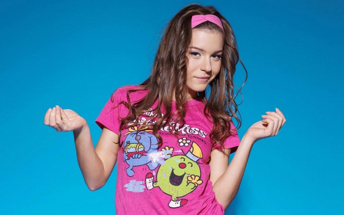 Woman with pink headband and t-shirt