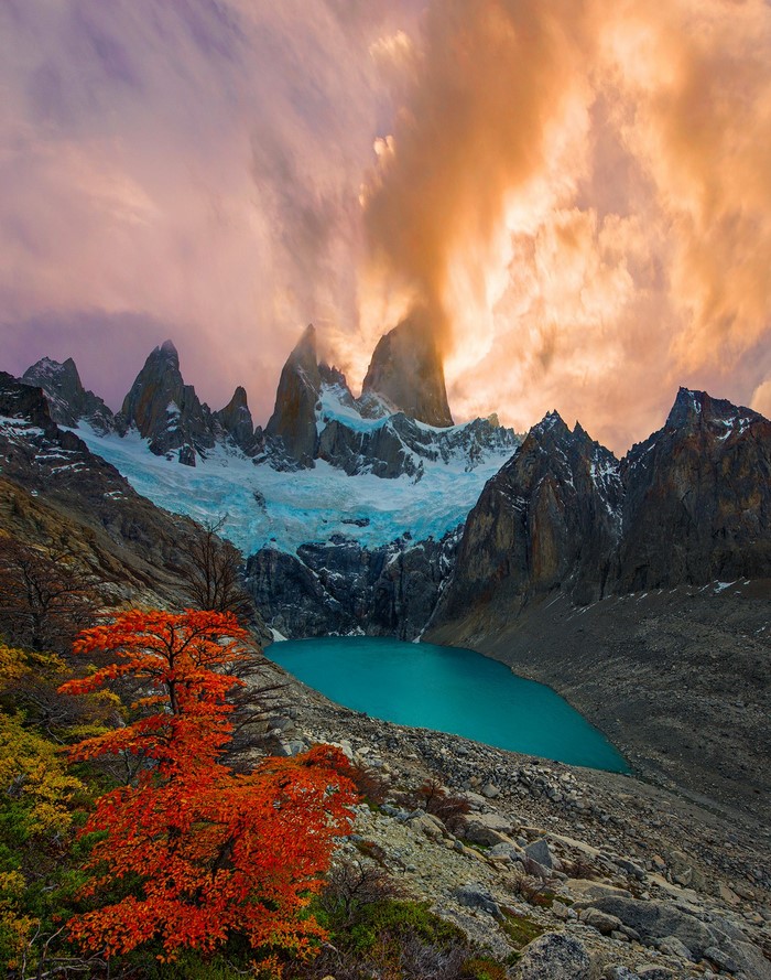 Mountain range with lake and autumn tree