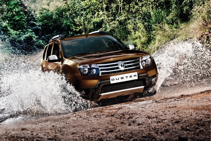 Renault Duster driving through water