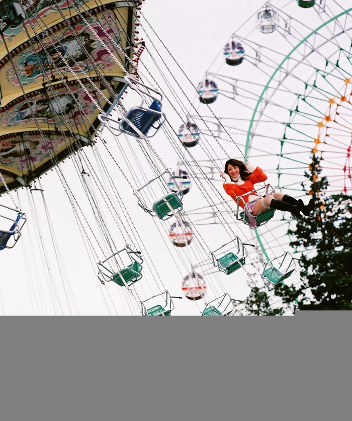 Sasaki Nozomi on a swing ride at an amusement park