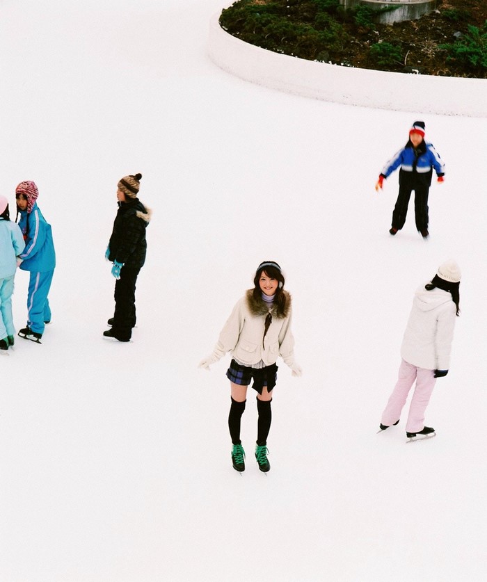 Sasaki Nozomi and friends ice skating