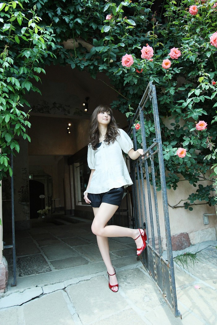 Sasaki Nozomi in White Top and Red Heels Outdoors