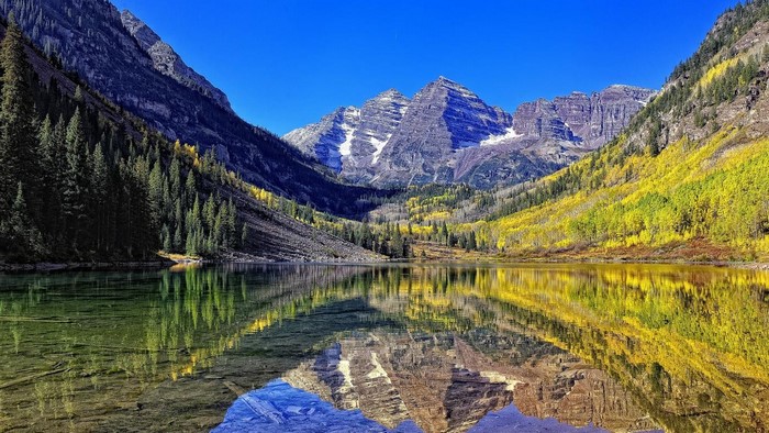 Maroon Bells mountains reflected in Maroon Lake, Colorado
